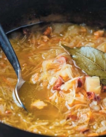 Cabbage soup with smoked ribs (Kapuśniak)